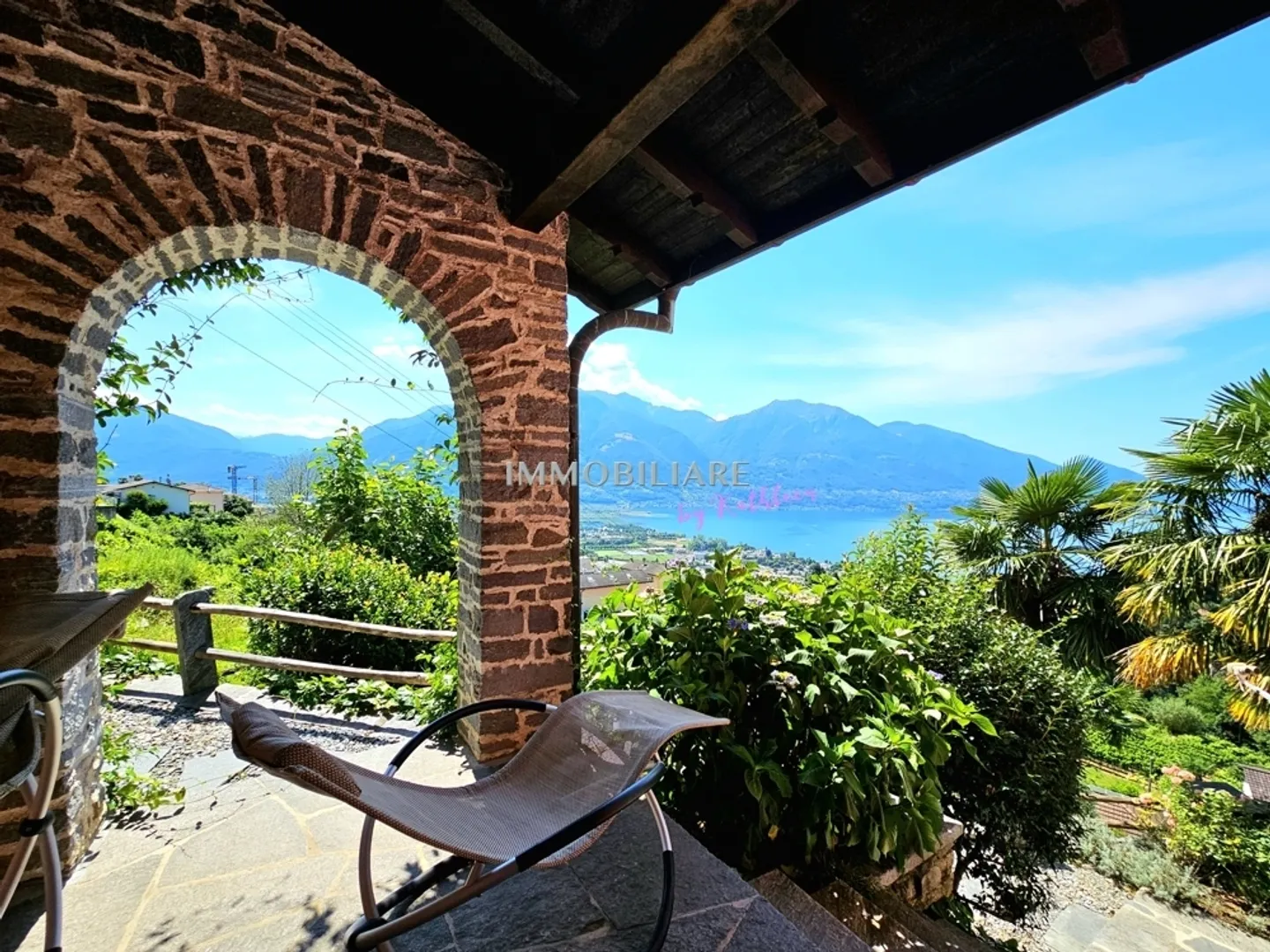 Charmante maison de vacances avec vue sur le lac dans un endroit ensoleillé et calme - Photo 1 sur 13