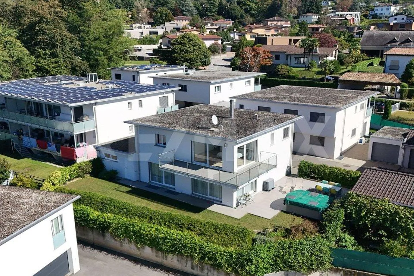 Casa unifamiliare moderna di 8 locali in zona residenziale e tranquilla - Foto 3 di 13