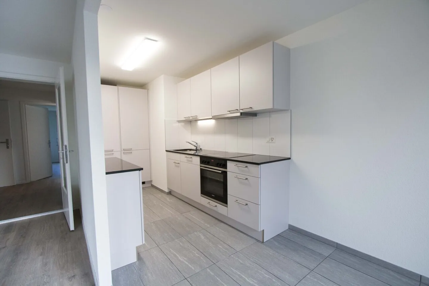 Helle 2-Zimmer-Wohnung in Reinach - Foto 3 von 13