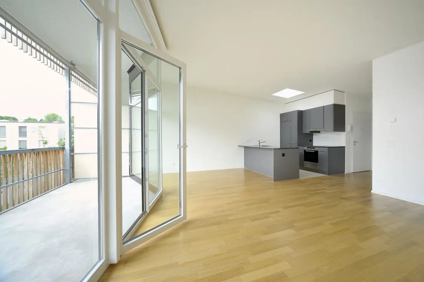 Ampio appartamento di 2 1/2 stanze con stile - Foto 3 di 11