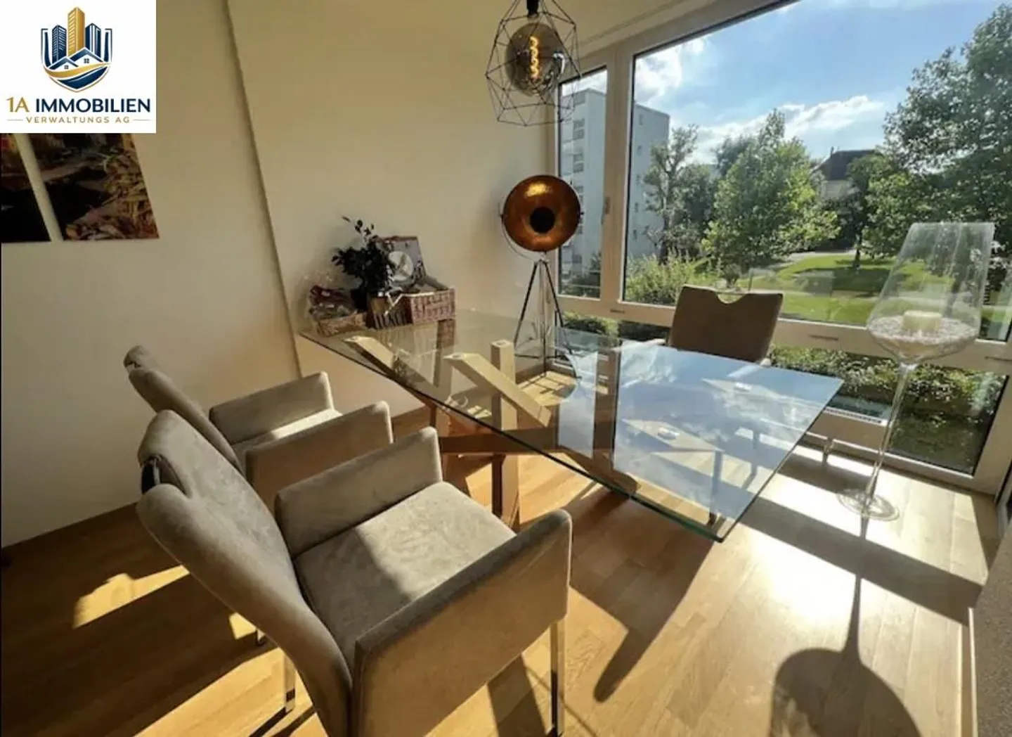Moderne Wohnung mit Balkon in Zug - Foto 2 von 8