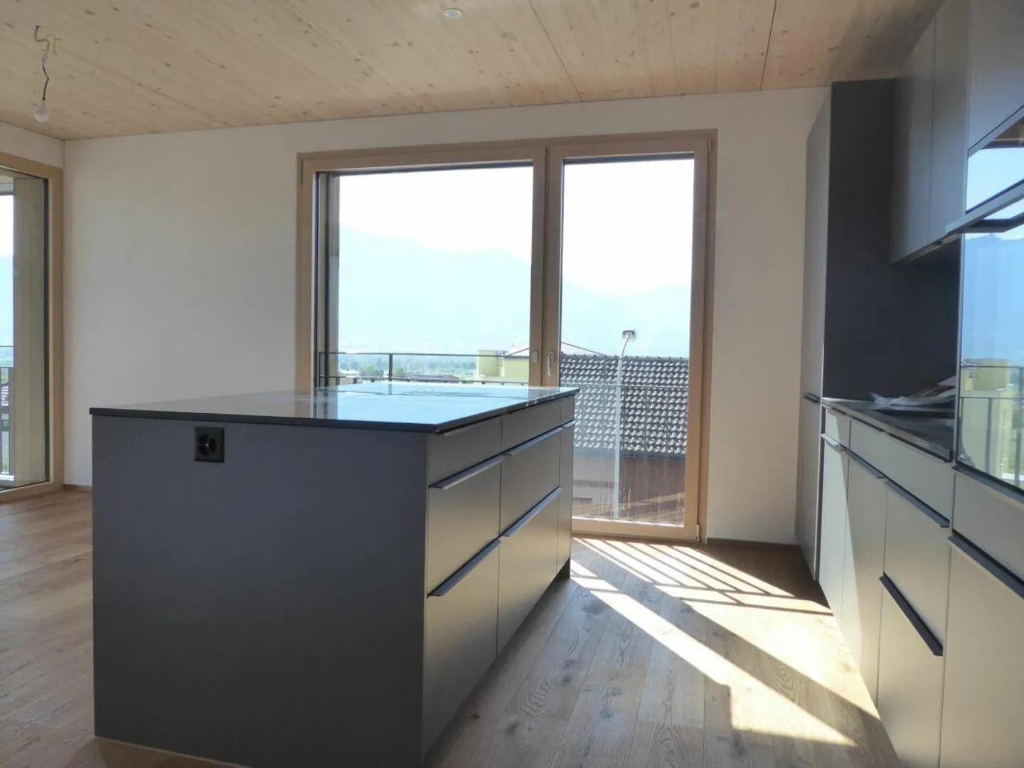 Modern 3.5-Room Apartment - Photo 3 of 14