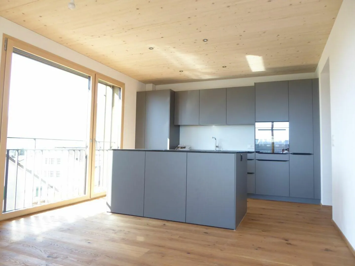 Modern 3.5-Room Apartment - Photo 1 of 14