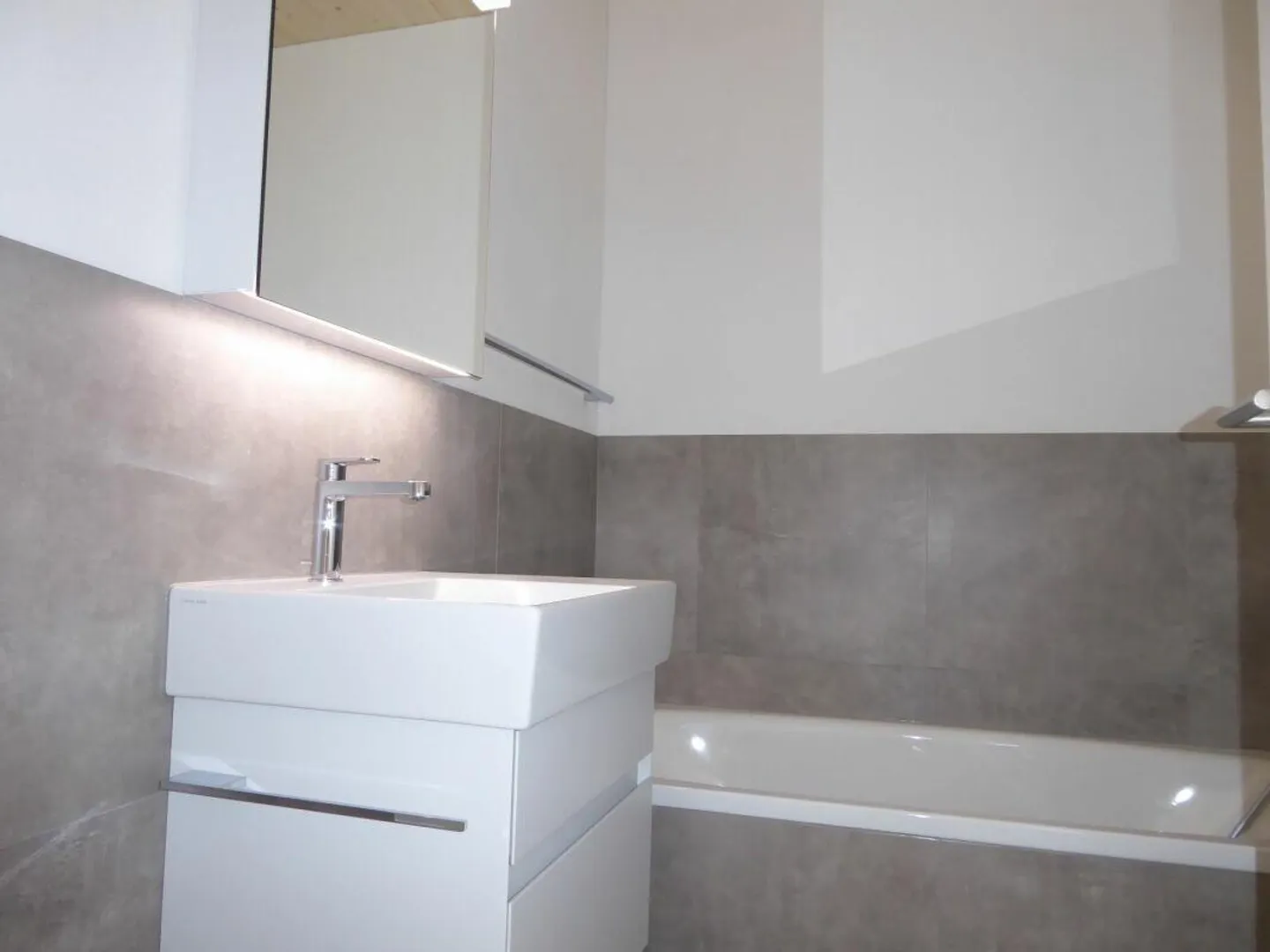 Modern 3.5-Room Apartment - Photo 11 of 14