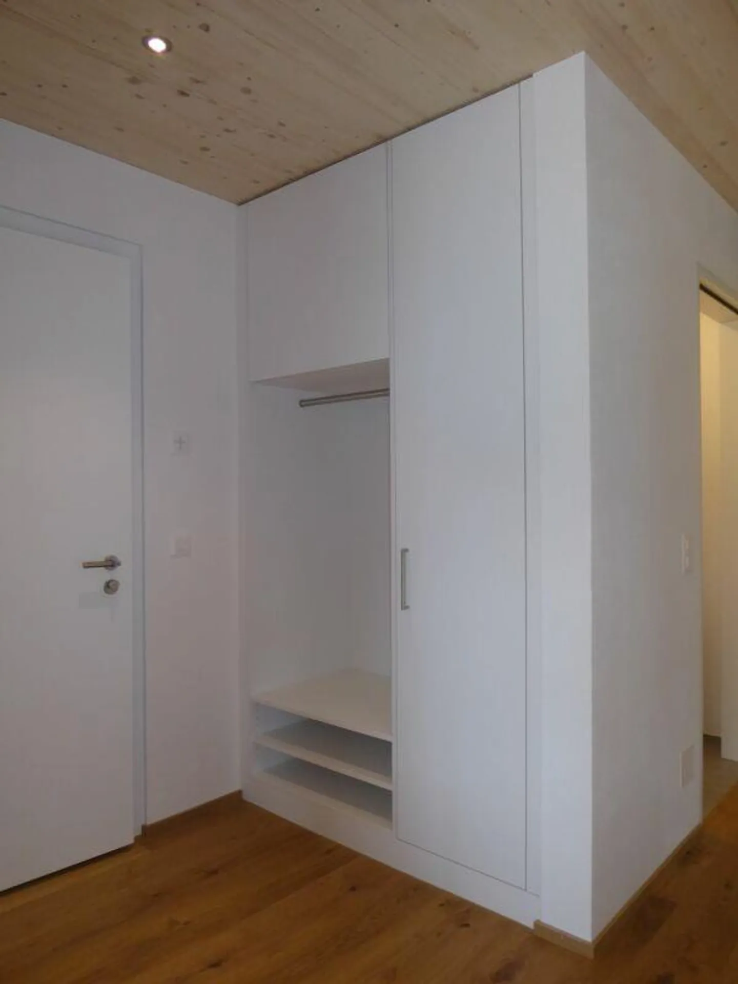 Modern 3.5-Room Apartment - Photo 12 of 14