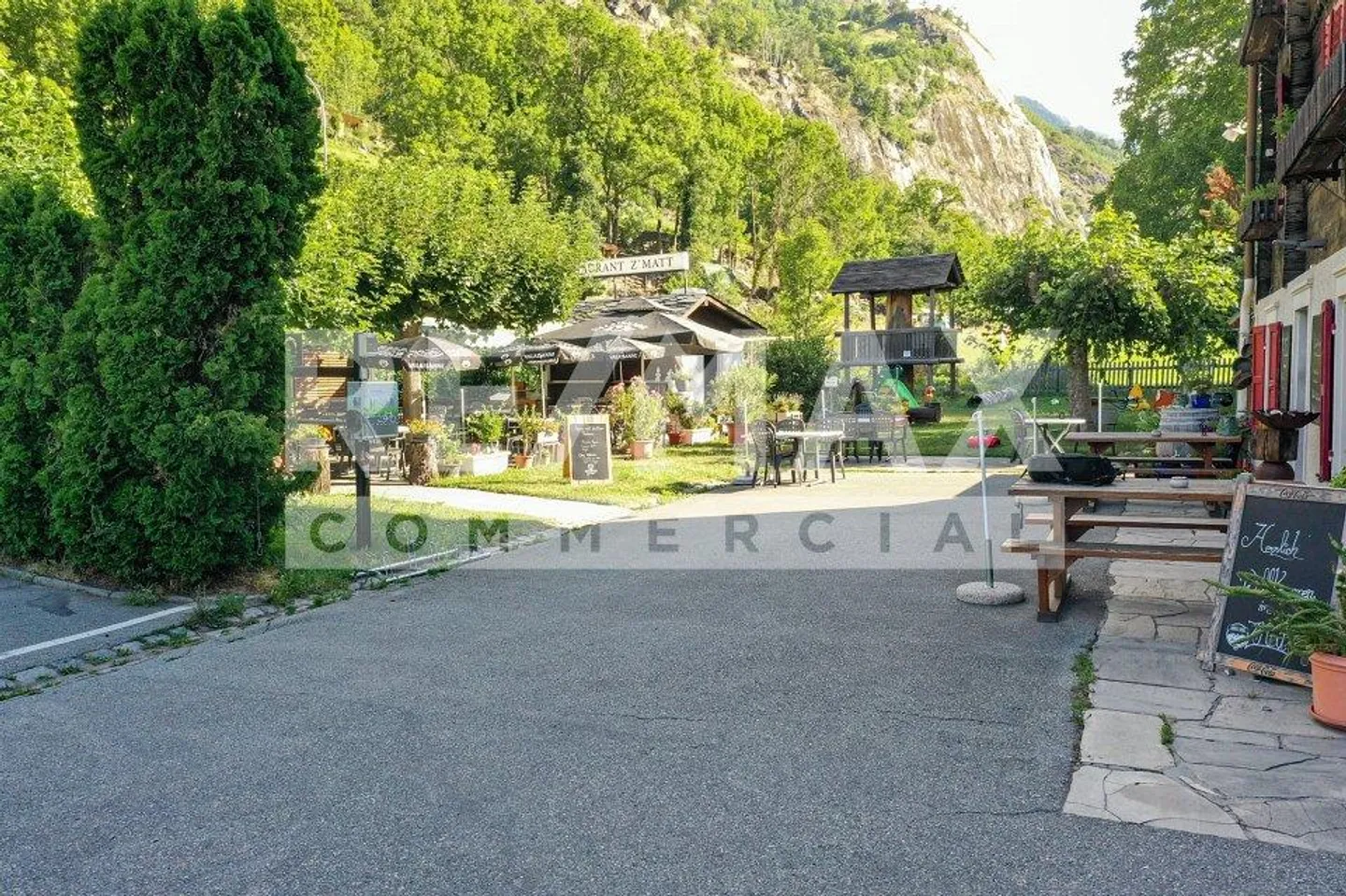 Between Mountains & Enjoyment: Your Dream of Owning a Restaurant - Photo 10 of 13