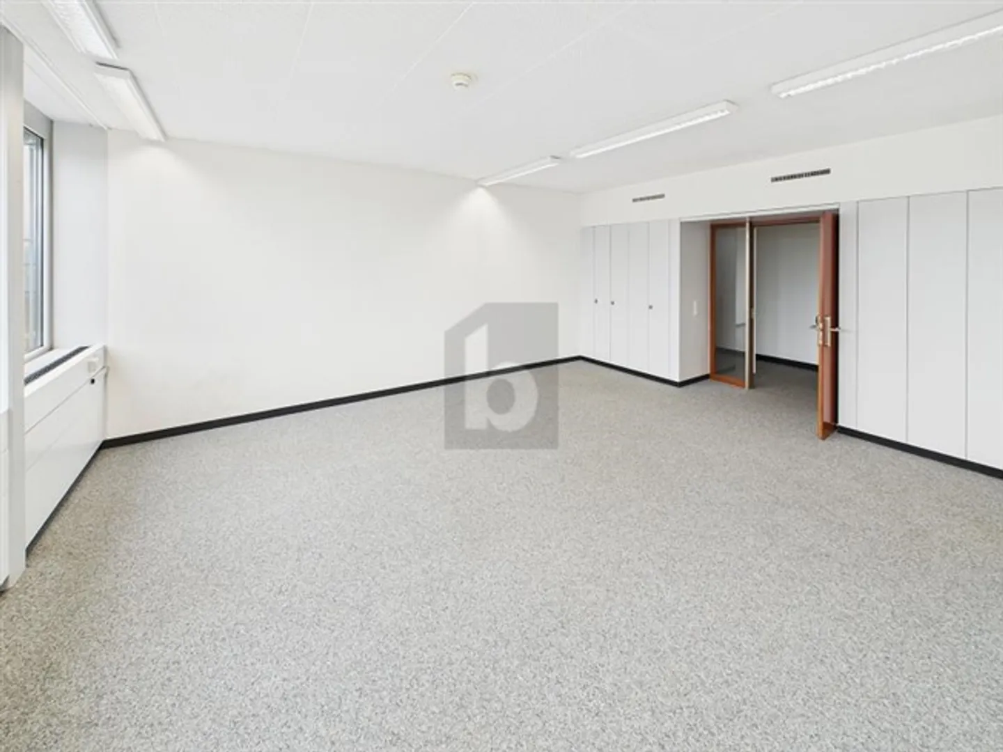 À EMPLACEMENT DE CHOIX (BUREAU 4.20) - Photo 2 sur 6