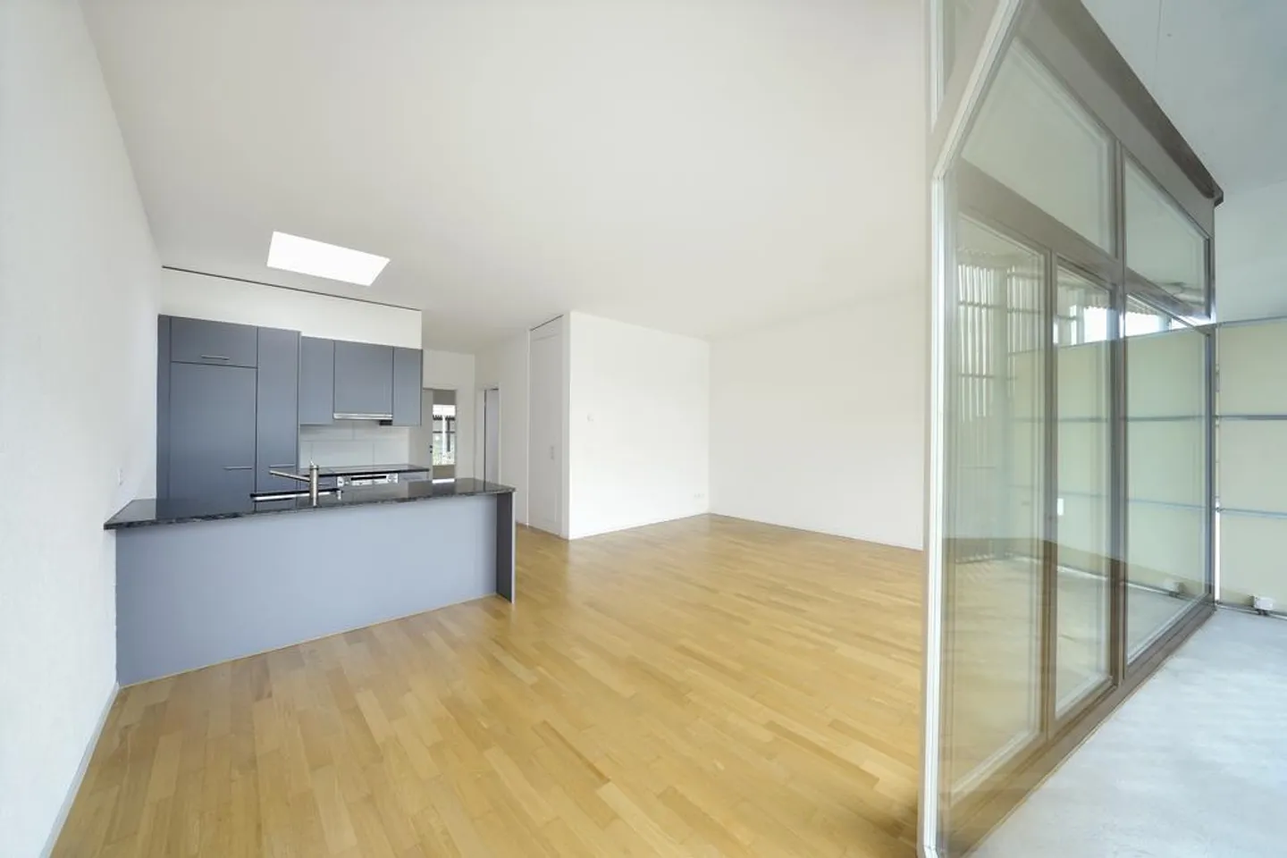 Ampio appartamento di 2 1/2 stanze con stile - Foto 4 di 11