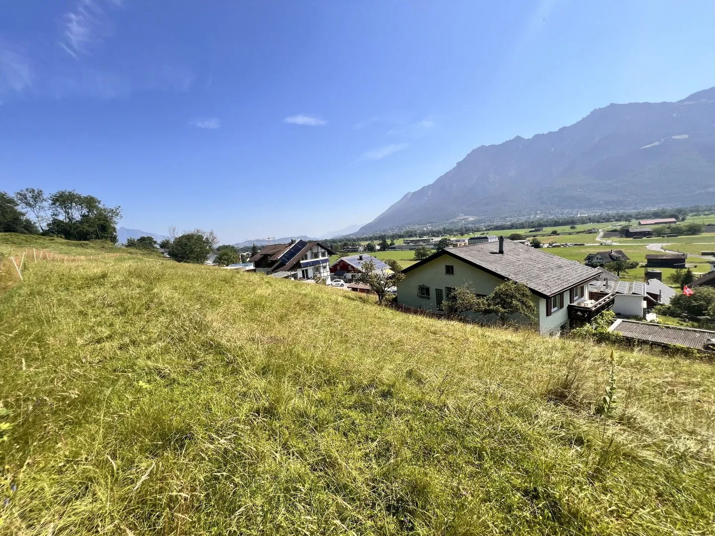 Ein Haus, zwei Parzellen, unzählige Möglichkeiten - Foto 1 von 6