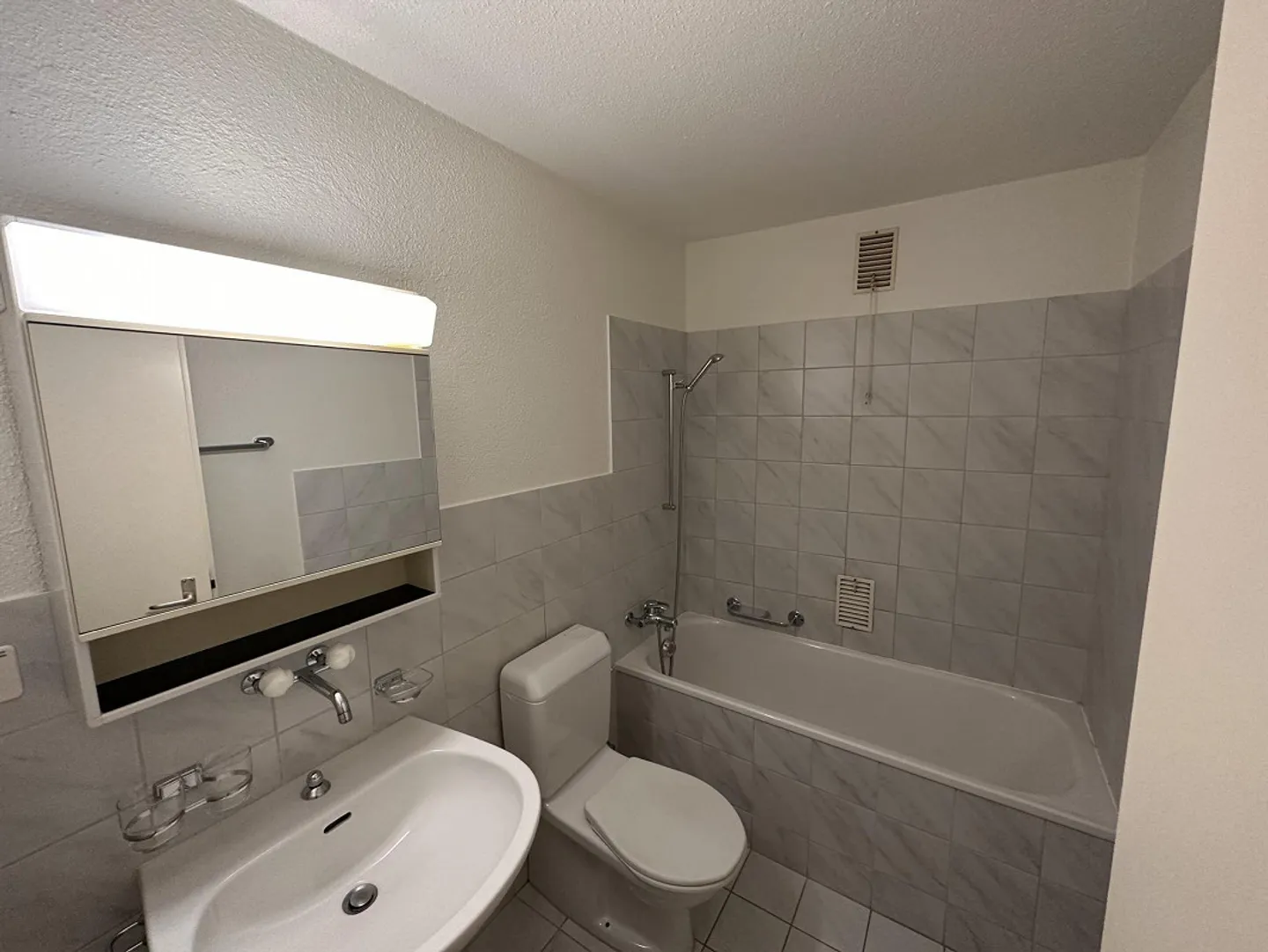 2.5 Zimmer Wohnung mit Garten ab 01.04.2026 - Foto 11 von 20