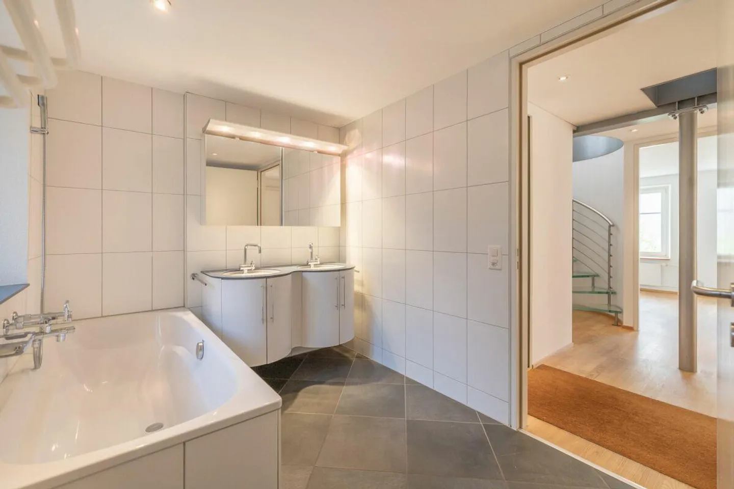 Casa a schiera con due unità abitative - Foto 8 di 15