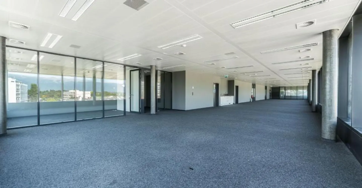 Spazio uffici di 350 m² con aree vetrate e cucina aperta - Foto 1 di 9