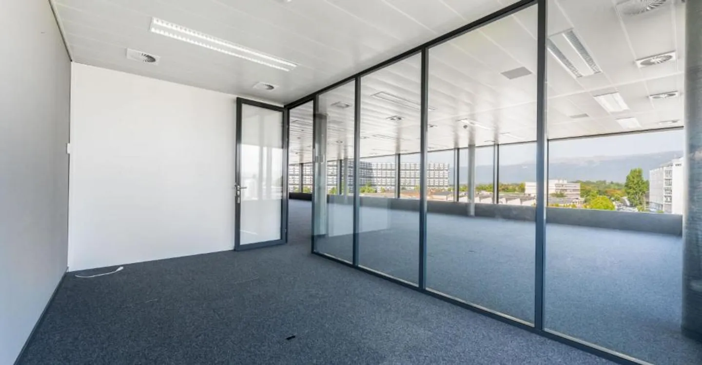 Spazio uffici di 350 m² con aree vetrate e cucina aperta - Foto 5 di 9