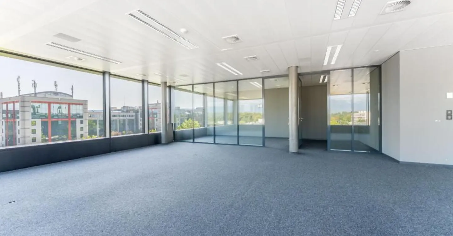 Spazio uffici di 350 m² con aree vetrate e cucina aperta - Foto 7 di 9