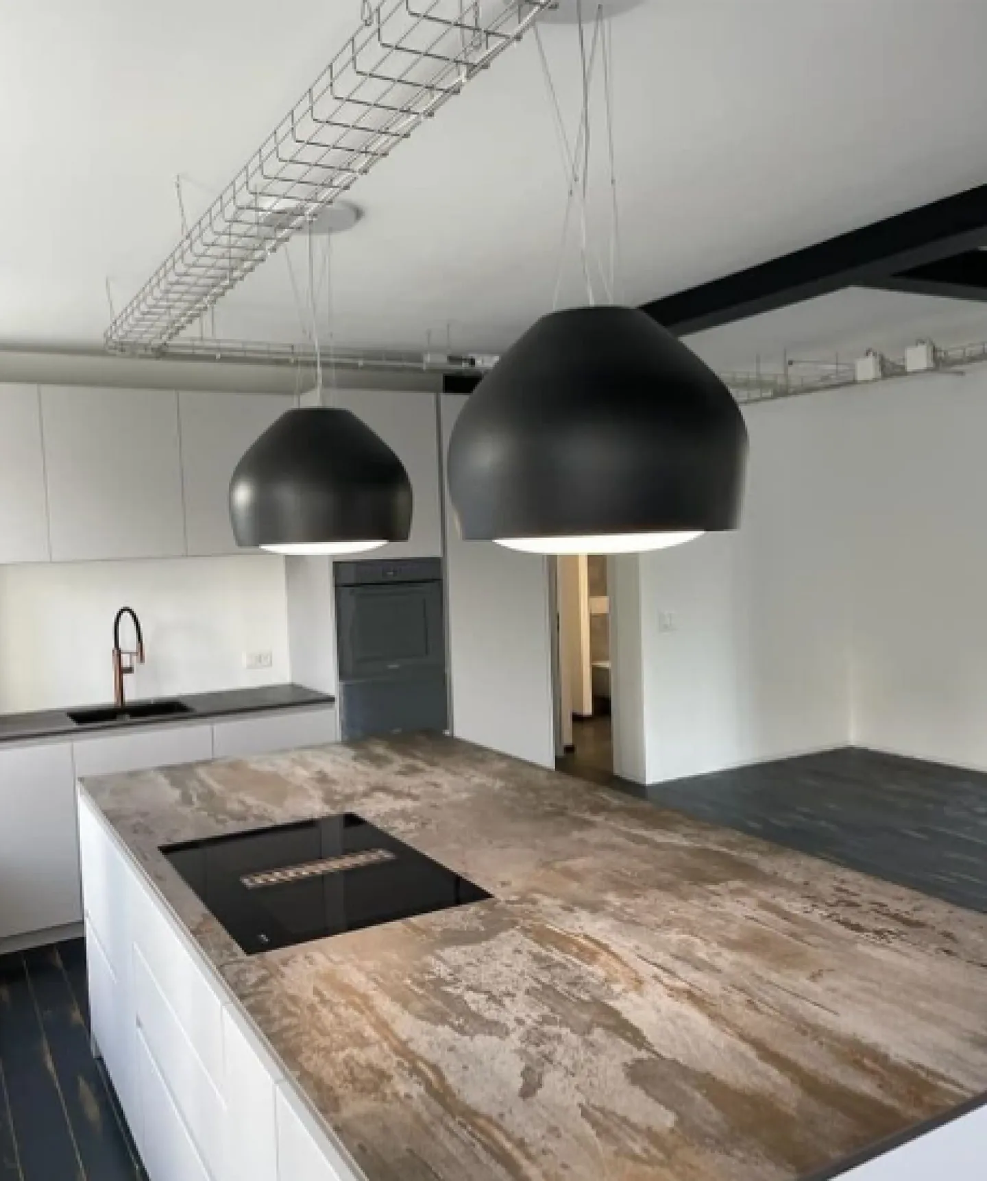 Loft Luminoso di 177m²: Vivi in un Contesto Storico con Vista Libera - Foto 2 di 6