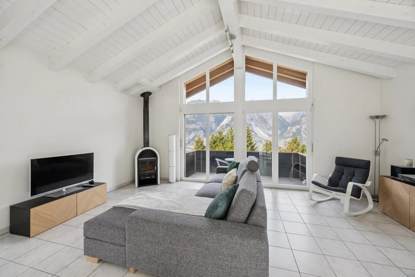 Chalet 3,5 stanze a Unterbäch - affascinante casa unifamiliare di tipo Tiny con molta privacy - Foto 2 di 17