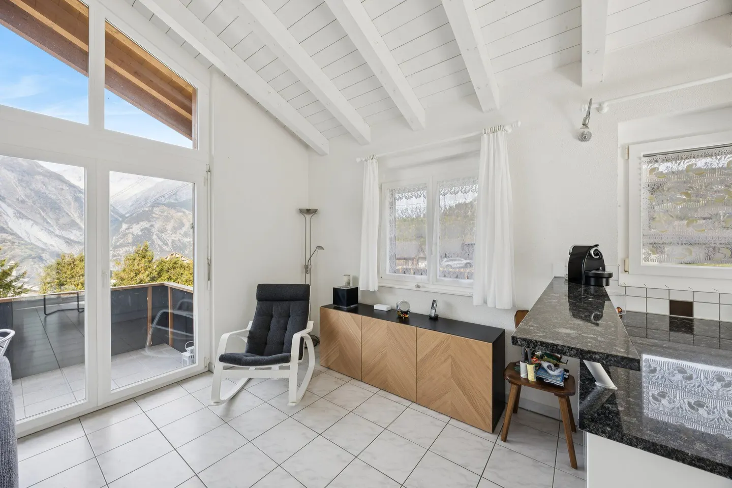 Chalet 3,5 stanze a Unterbäch - affascinante casa unifamiliare di tipo Tiny con molta privacy - Foto 3 di 17