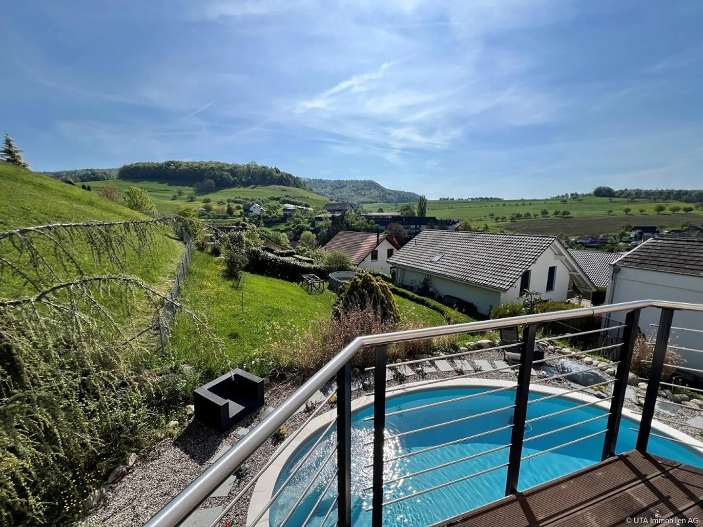 Luxurious property with many extras and breathtaking views - Photo 4 of 12