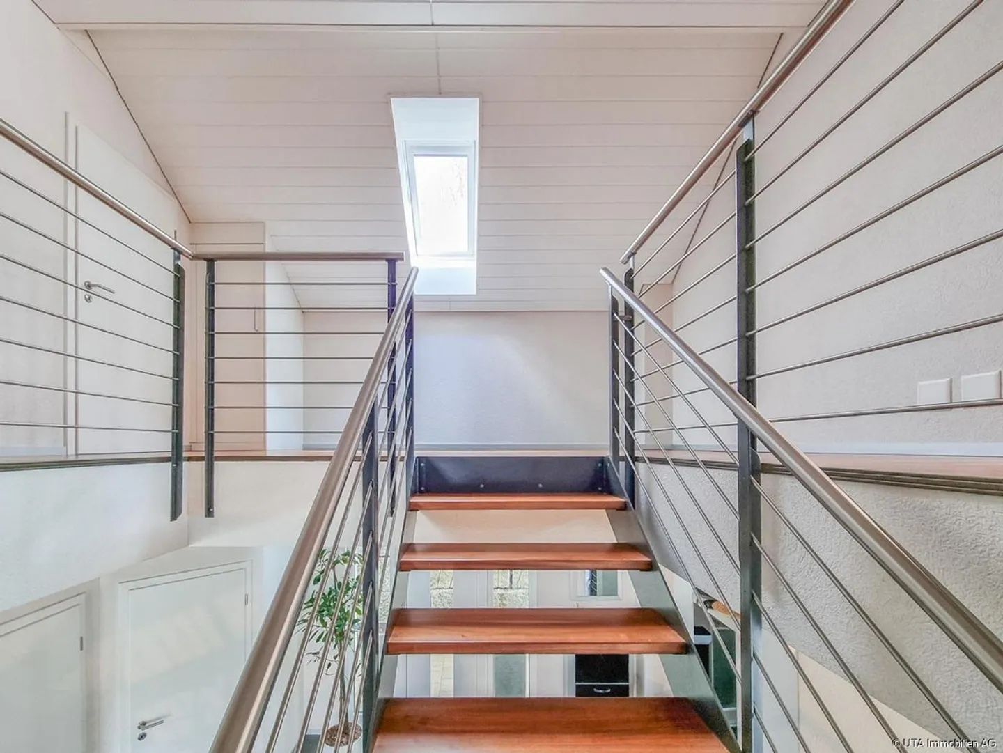 Luxurious property with many extras and breathtaking views - Photo 5 of 12