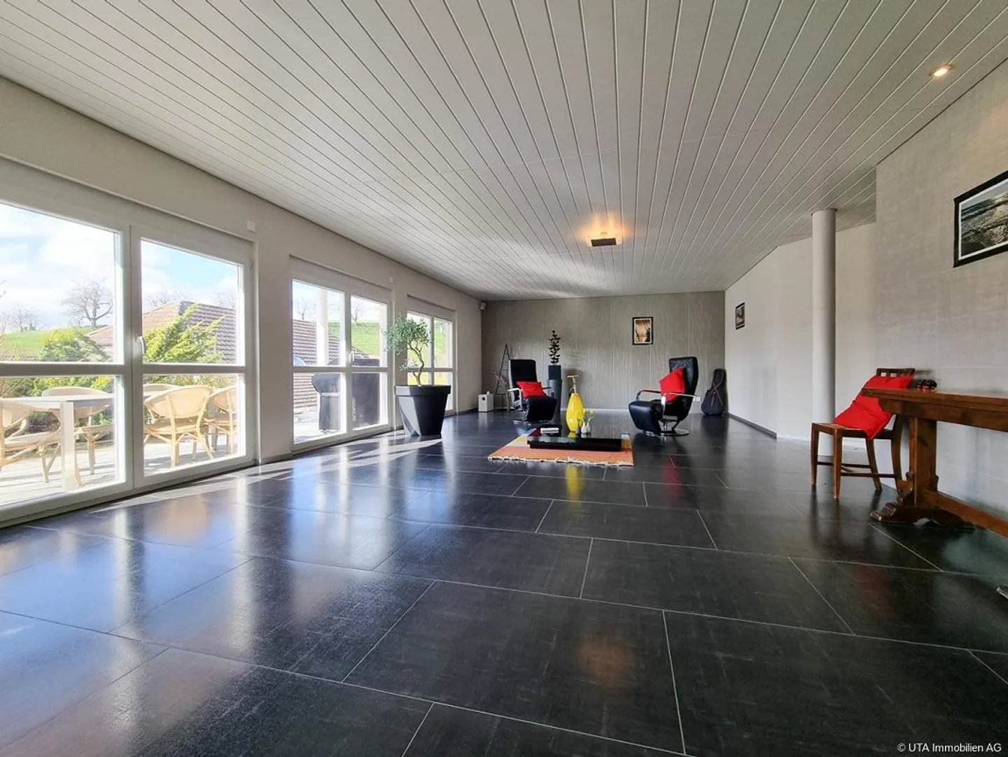 Luxurious property with many extras and breathtaking views - Photo 7 of 12