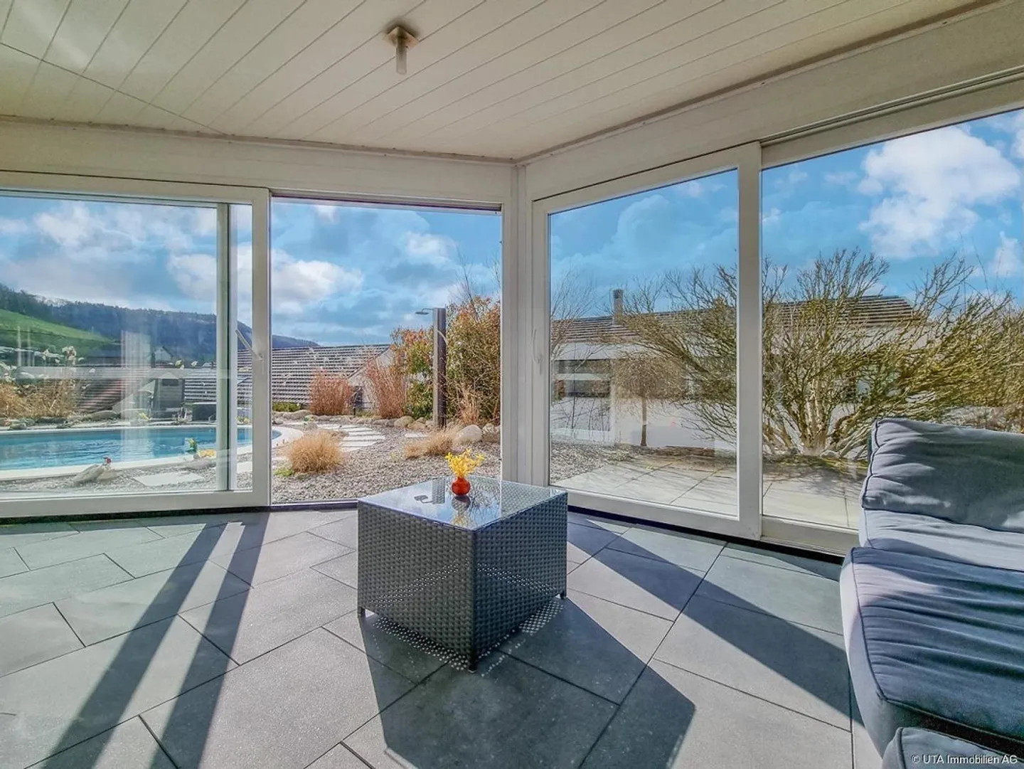 Luxurious property with many extras and breathtaking views - Photo 8 of 12