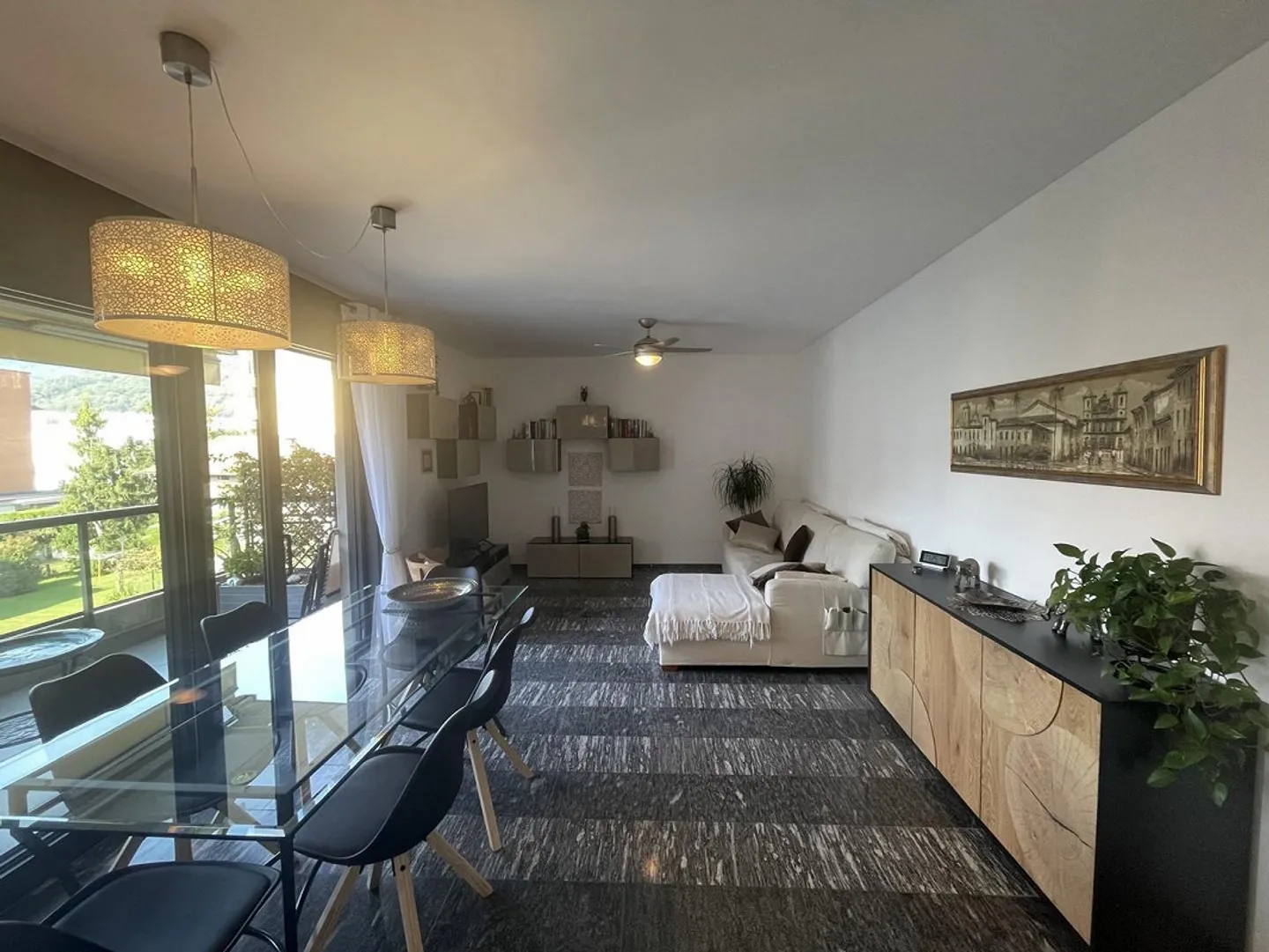 ELEGANTE APPARTAMENTO 4.5 ALL'ULTIMO PIANO CON DUE POSTEGGI - Foto 3 di 13