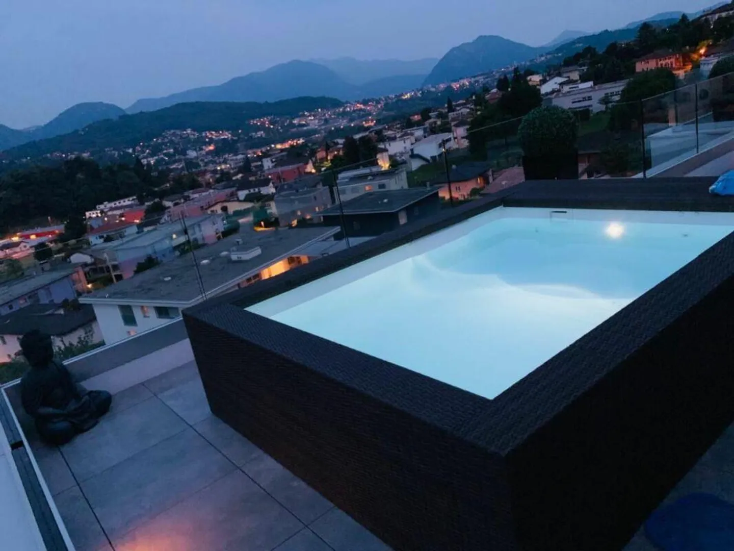 GRAVESANO · MODERNES PENTHOUSE MIT 76 m2 TERRASSE UND PRIVATEM POOL - Foto 1 von 11