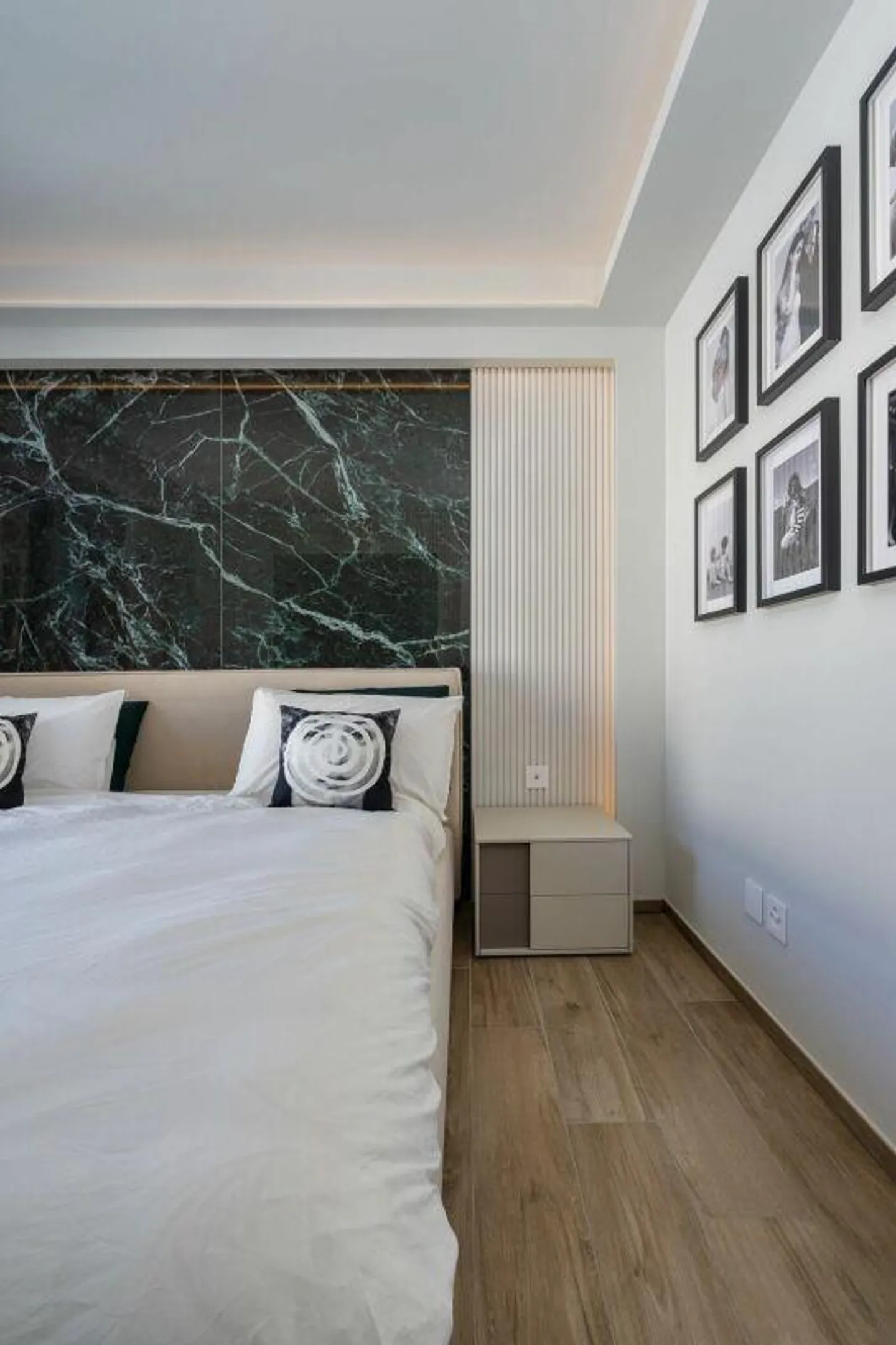 GRAVESANO · MODERNES PENTHOUSE MIT 76 m2 TERRASSE UND PRIVATEM POOL - Foto 5 von 11