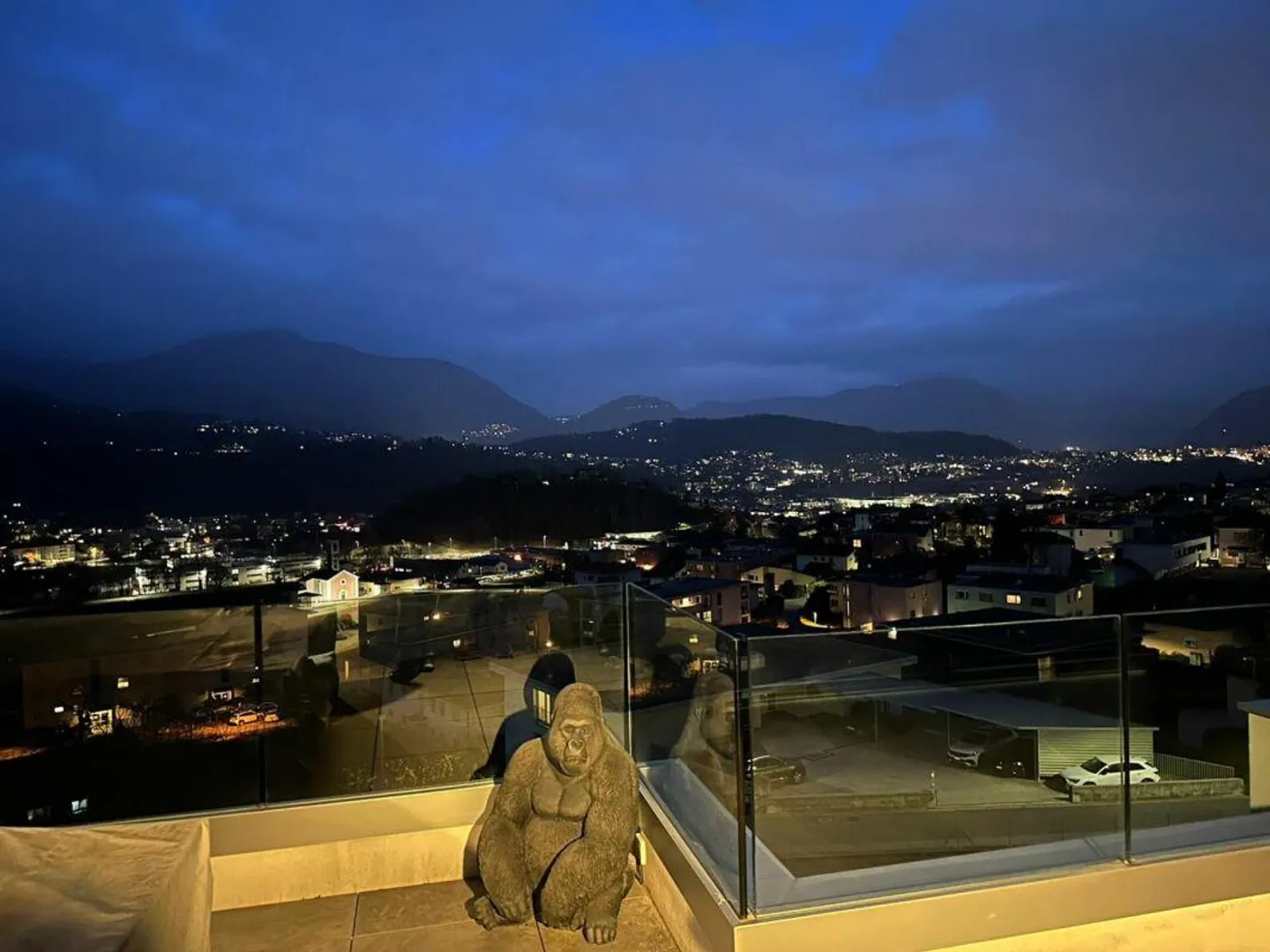 GRAVESANO · MODERNES PENTHOUSE MIT 76 m2 TERRASSE UND PRIVATEM POOL - Foto 8 von 11