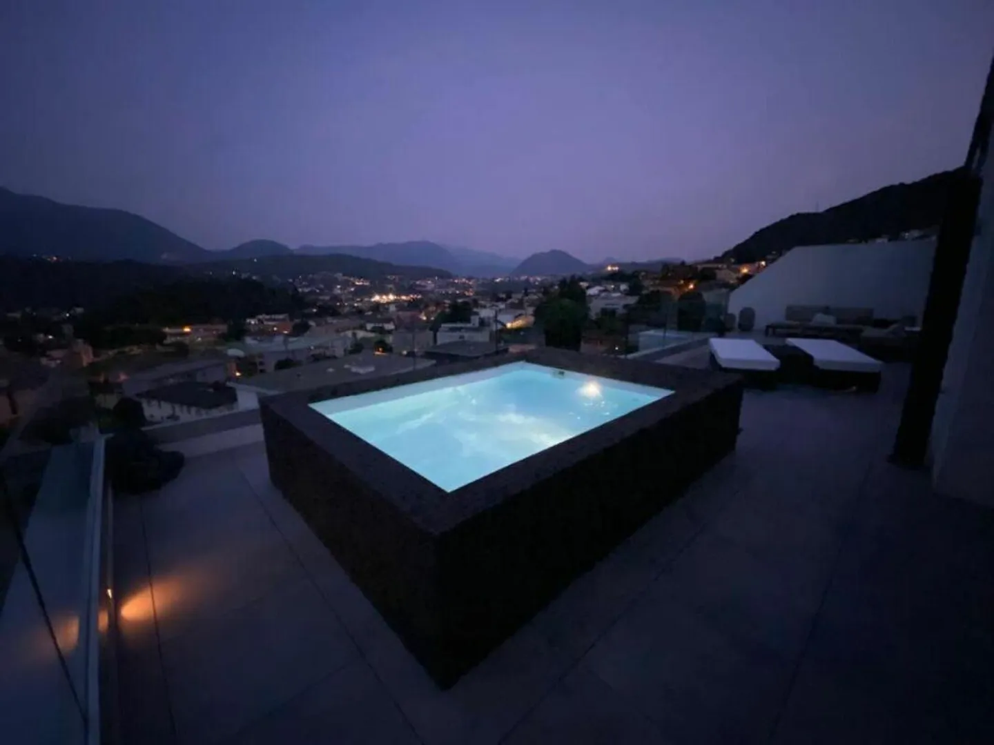 GRAVESANO · MODERNES PENTHOUSE MIT 76 m2 TERRASSE UND PRIVATEM POOL - Foto 9 von 11