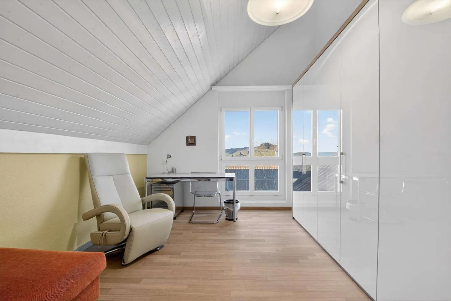 Appartement en duplex moderne de 5,5 pièces avec vue dégagée - Photo 9 sur 11