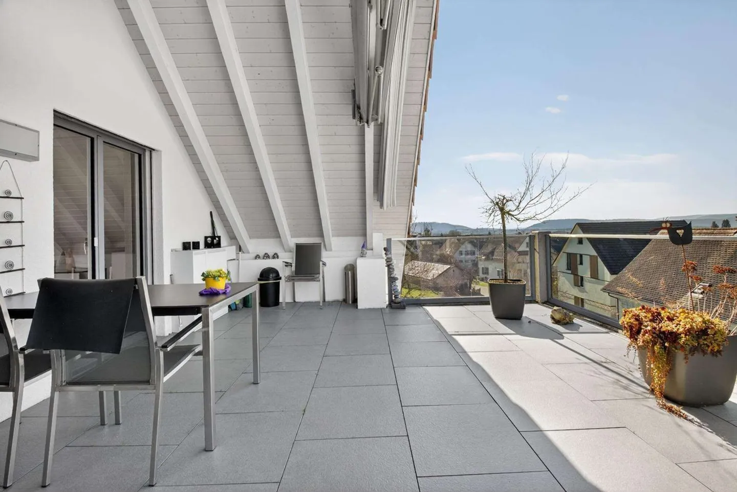 Appartement en duplex moderne de 5,5 pièces avec vue dégagée - Photo 11 sur 11