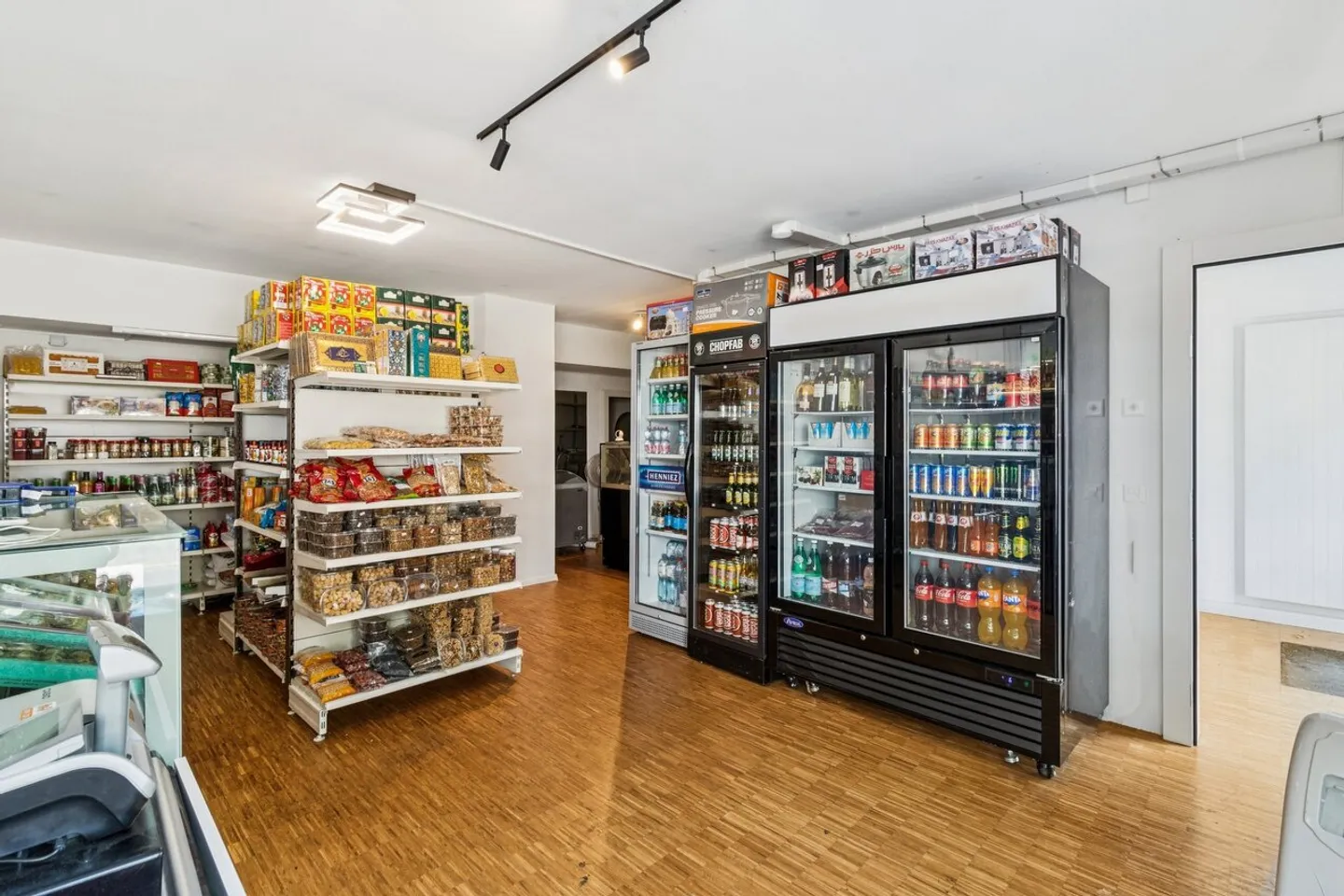 Rdm ~10.9% sur fonds propres - Ensemble commercial &amp; résidentiel - Foto 7 di 9