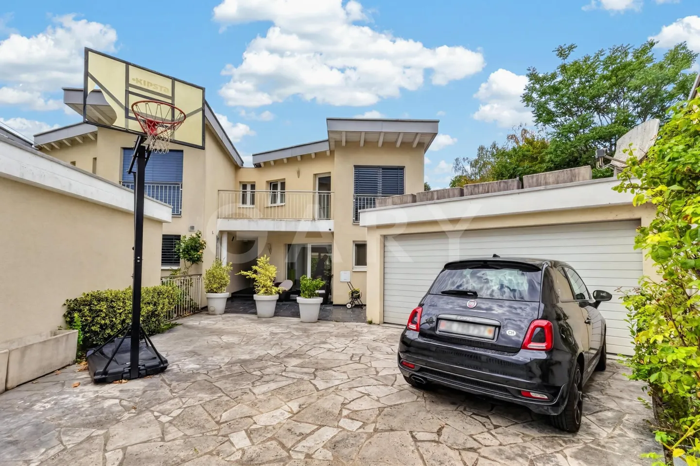 Charming Semi-Detached House - Photo 8 of 14