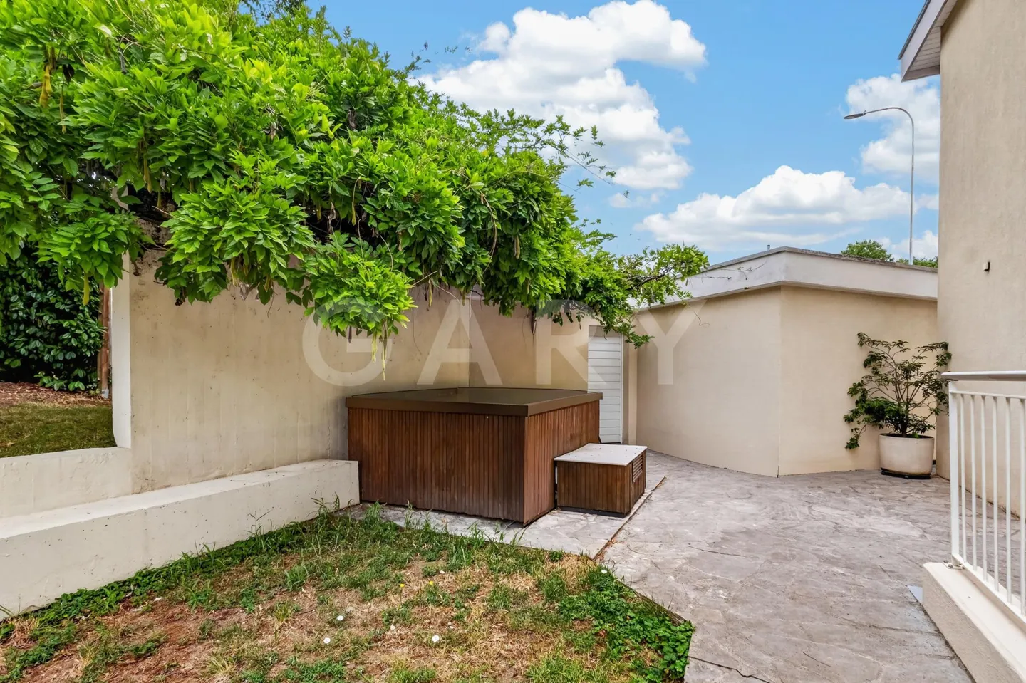 Charming Semi-Detached House - Photo 10 of 14