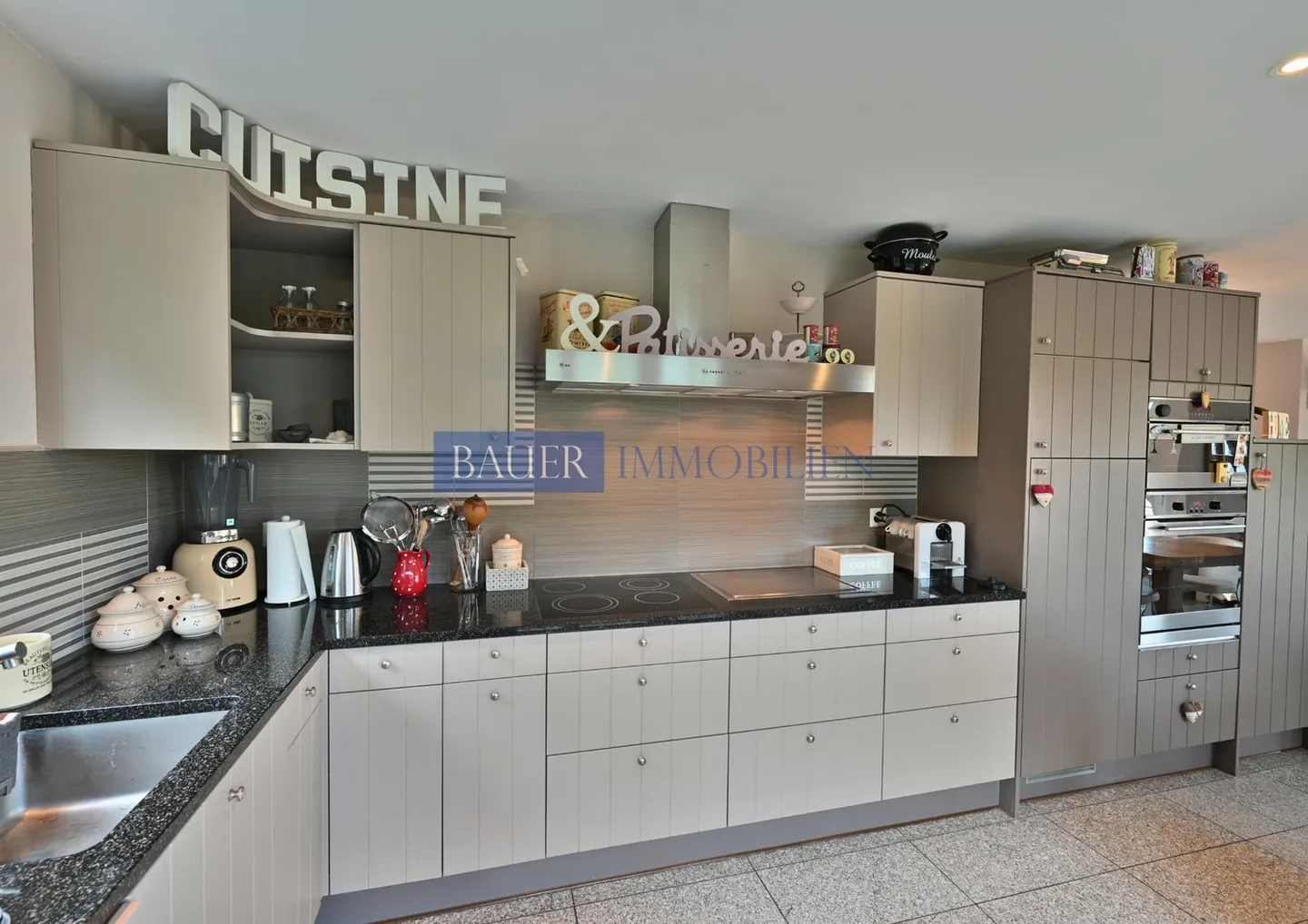 Maison de rêve moderne avec vue et jardin idyllique - Photo 3 sur 8