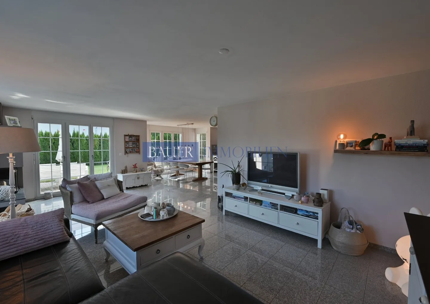 Maison de rêve moderne avec vue et jardin idyllique - Photo 4 sur 8