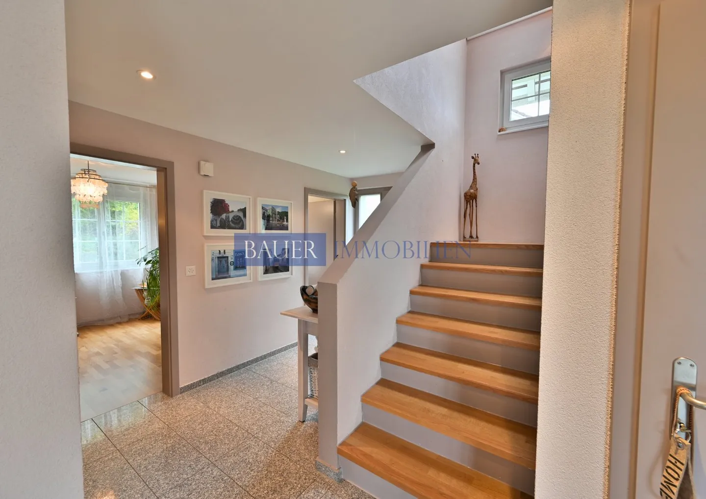 Maison de rêve moderne avec vue et jardin idyllique - Photo 8 sur 8