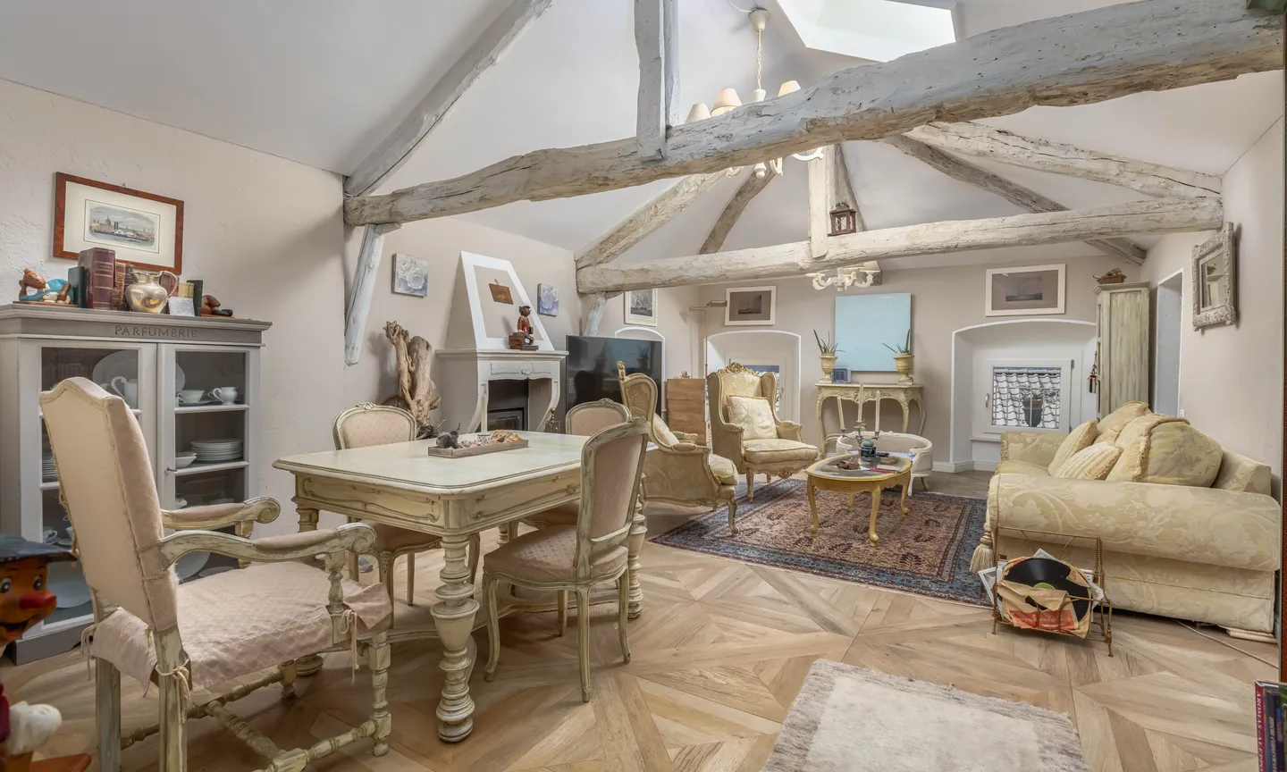 ELEGANTES DACHGESCHOSS 4.5 ZIMMER IN LAUFWEITE ZUM SEE IN MAROGGIA - Foto 1 von 9