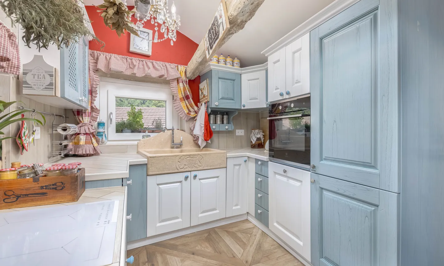 ELEGANTES DACHGESCHOSS 4.5 ZIMMER IN LAUFWEITE ZUM SEE IN MAROGGIA - Foto 2 von 9