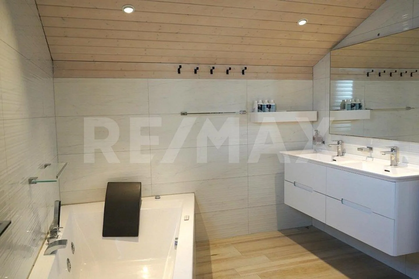 Maison de rêve à louer – spacieuse maison individuelle de 6,5 pièces à Ehrendingen - Photo 9 sur 13