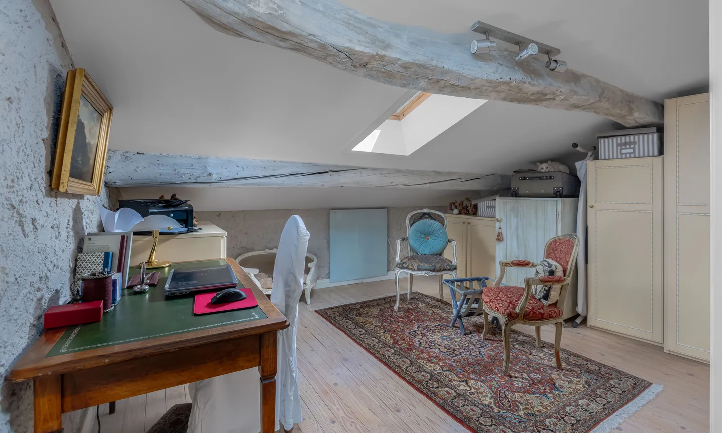 ELEGANTES DACHGESCHOSS 4.5 ZIMMER IN LAUFWEITE ZUM SEE IN MAROGGIA - Foto 4 von 9