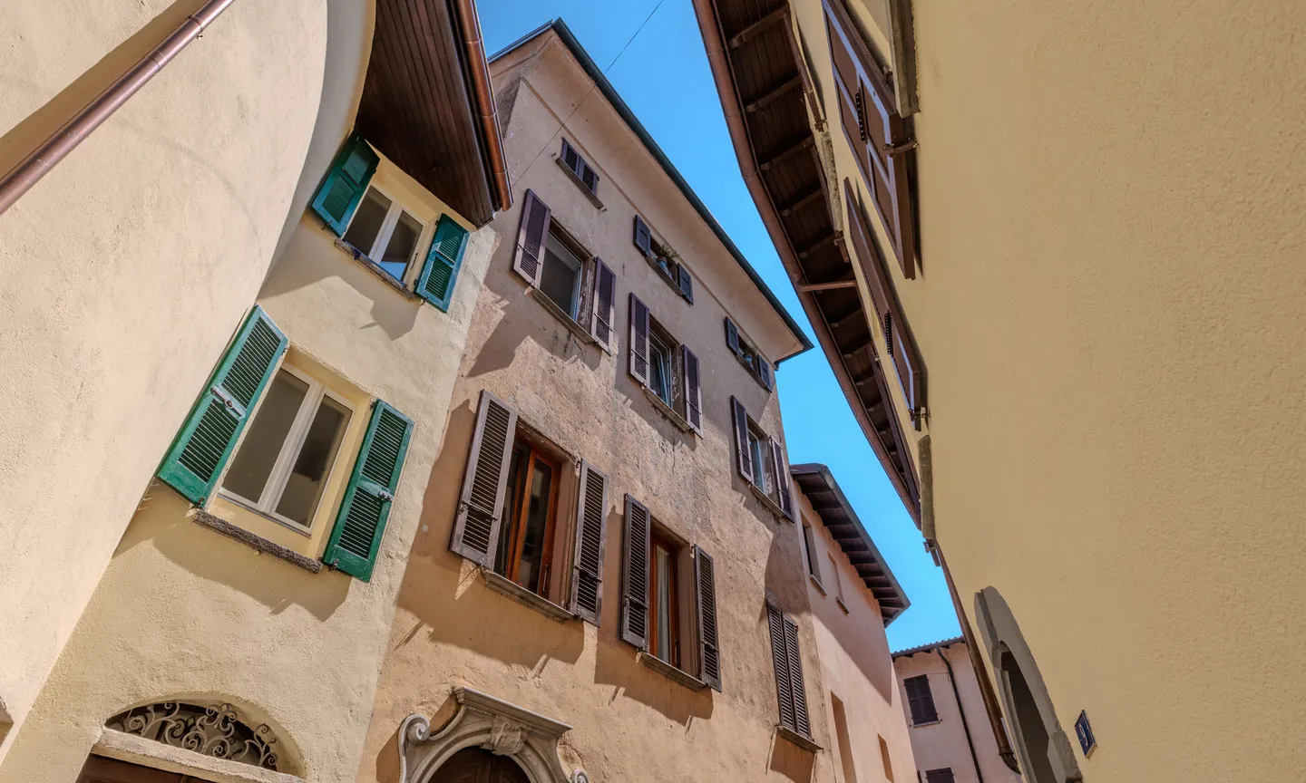 ELEGANTES DACHGESCHOSS 4.5 ZIMMER IN LAUFWEITE ZUM SEE IN MAROGGIA - Foto 8 von 9