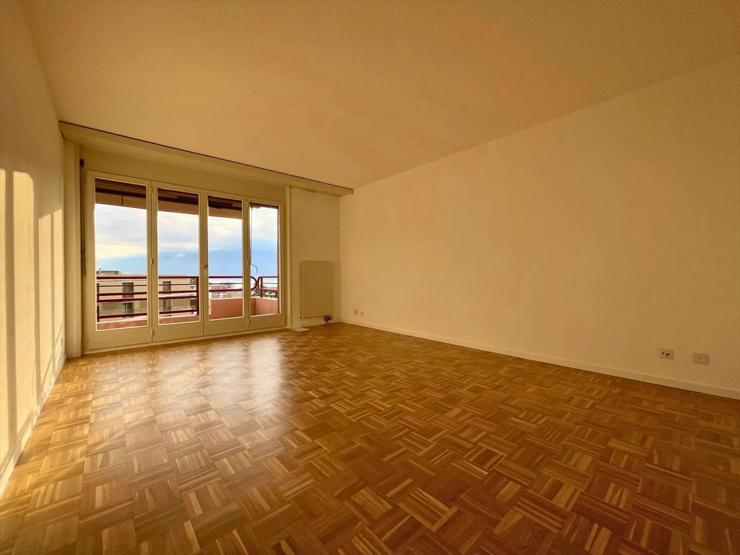 2-room apartment on the 4th floor with lake view. - Photo 3 of 7
