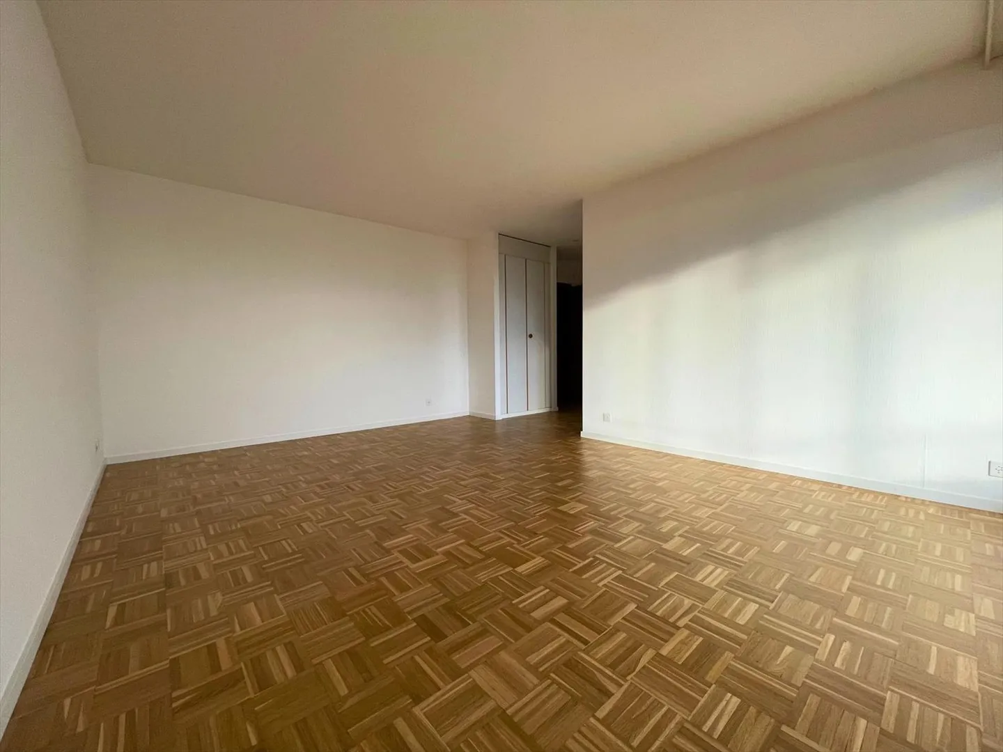 2-room apartment on the 4th floor with lake view. - Photo 4 of 7