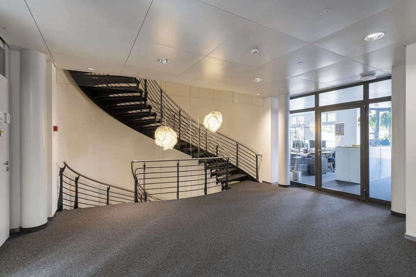 Residential and commercial property in the city center of Schaffhausen - Photo 7 of 9
