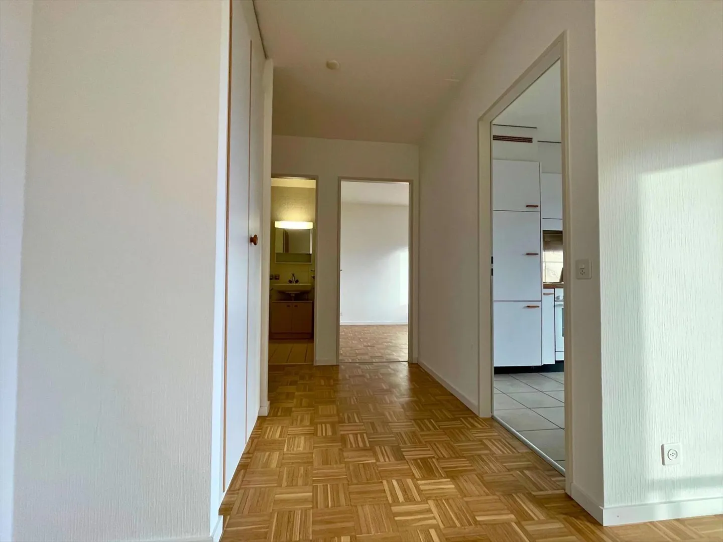 2-room apartment on the 4th floor with lake view. - Photo 2 of 7