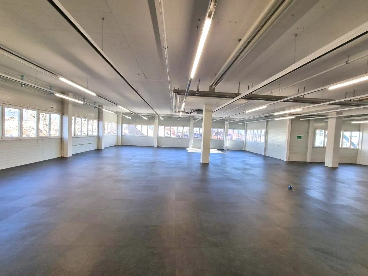 Dienstleistung/Produktion mit Aussicht auf Schloss Thun / KEIN FITNESSCENTER - Foto 4 von 13