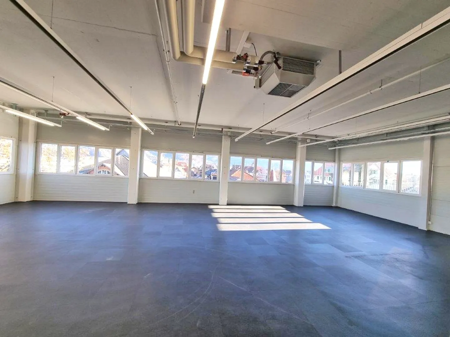 Dienstleistung/Produktion mit Aussicht auf Schloss Thun / KEIN FITNESSCENTER - Foto 5 von 13