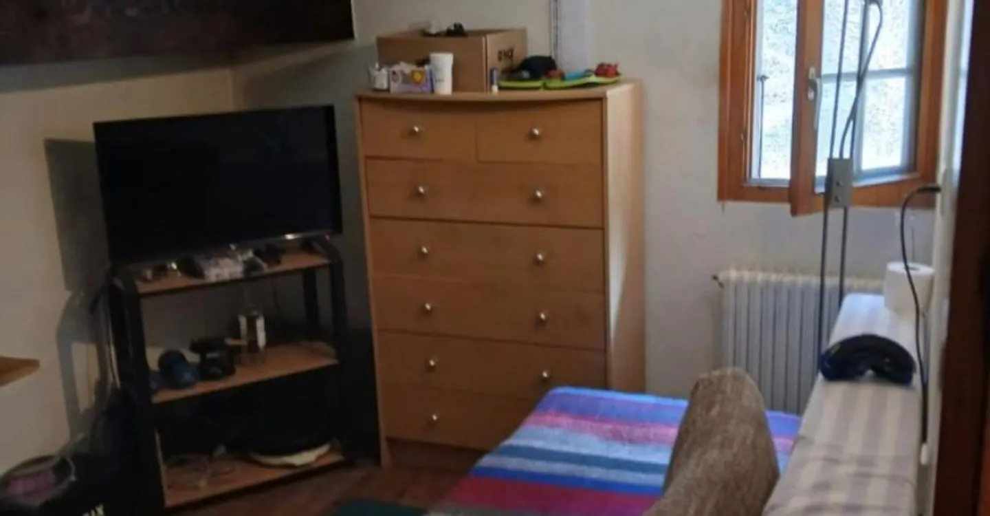 Chambre Fonctionnelle sous les Combles - Photo 2 sur 6